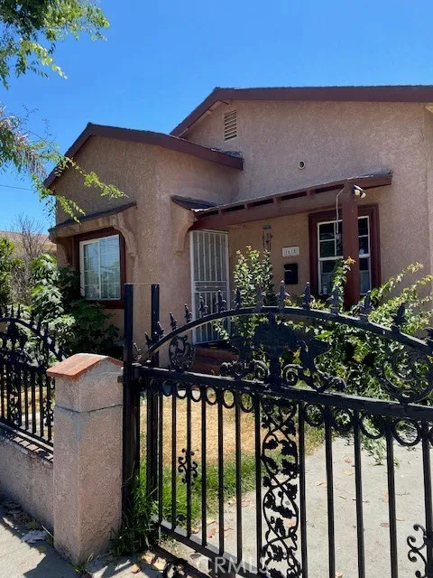 1618 W. Burnett, Long Beach, California 90810 home-pic-0